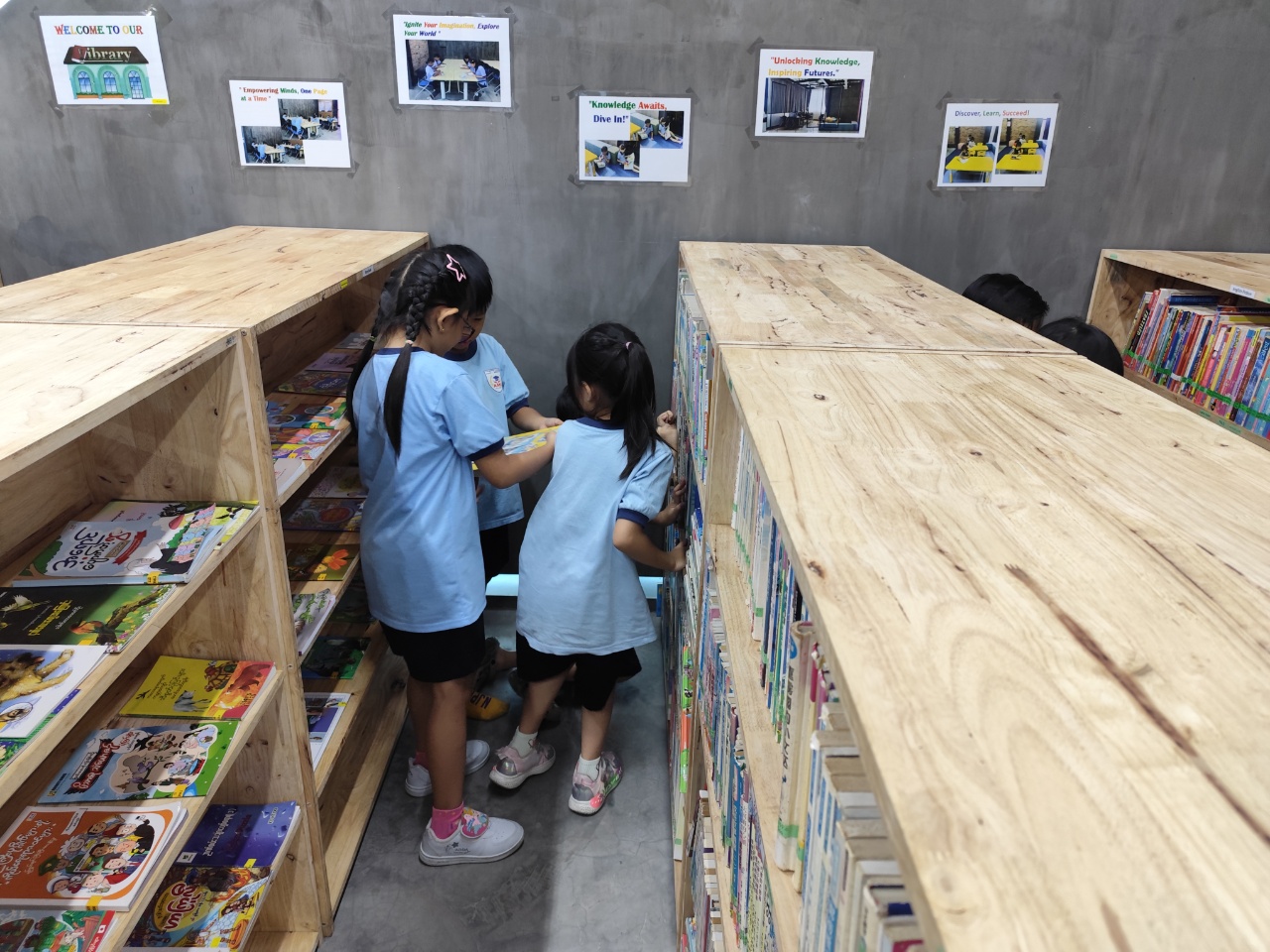 20250514-G1 students explore knowledge in the library